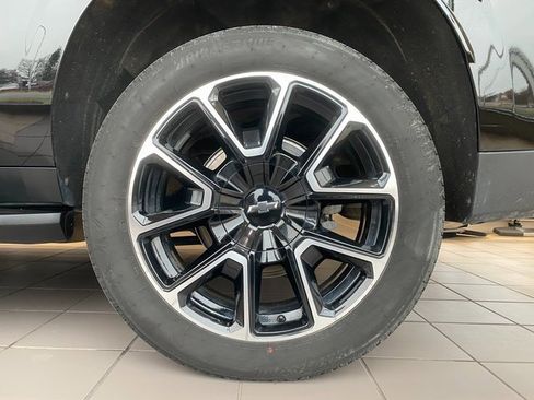 Used 2025 Chevrolet Suburban RST w/ Comfort Package image 24