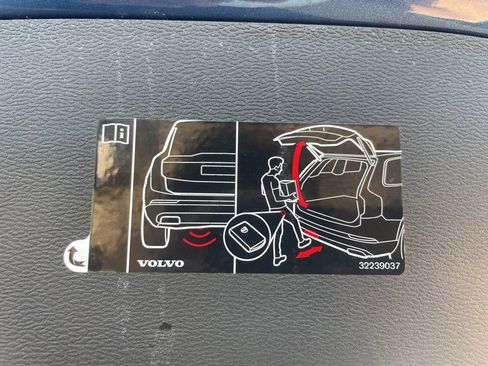 Used 2021 Volvo XC40 T5 R-Design w/ Advanced Package image 8