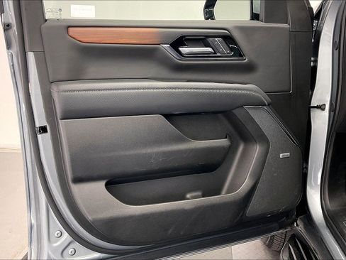 Used 2025 GMC Yukon Denali image 25