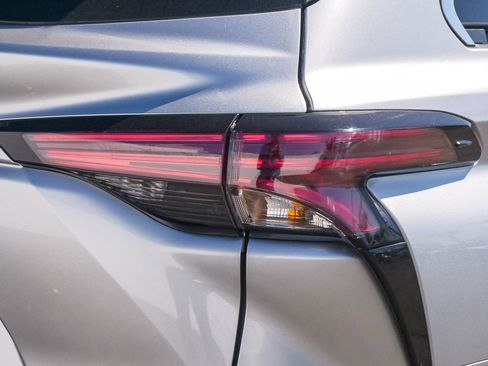 Used 2022 Toyota Sienna LE image 10