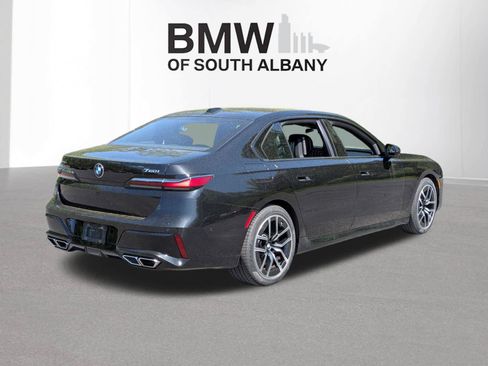 Certified 2024 BMW 760i xDrive w/ Executive Package AWD/4WD image 5
