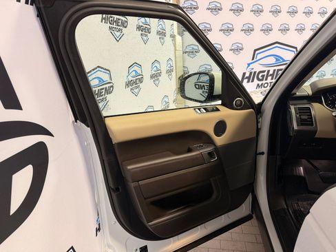 Used 2020 Land Rover Range Rover Sport SE image 12