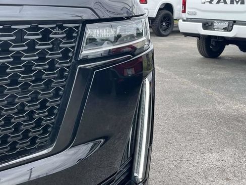 Used 2024 Cadillac Escalade ESV Premium Luxury AWD/4WD image 9