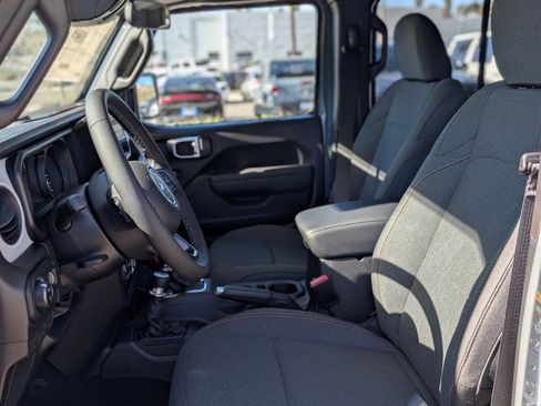 New 2026 Jeep Gladiator Sport image 9