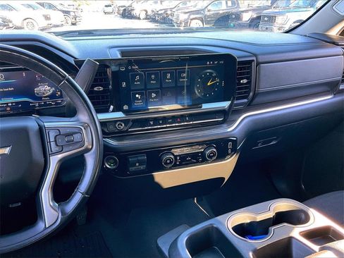 Used 2024 Chevrolet Silverado 2500 LT image 17