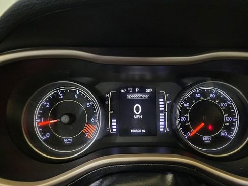 Used 2015 Jeep Cherokee Sport image 23