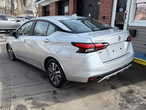 Used 2020 Nissan Versa SV image 3