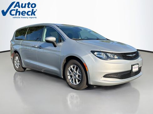 Used 2023 Chrysler Voyager LX FWD image 1