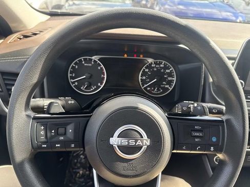 Used 2023 Nissan Rogue SV image 28