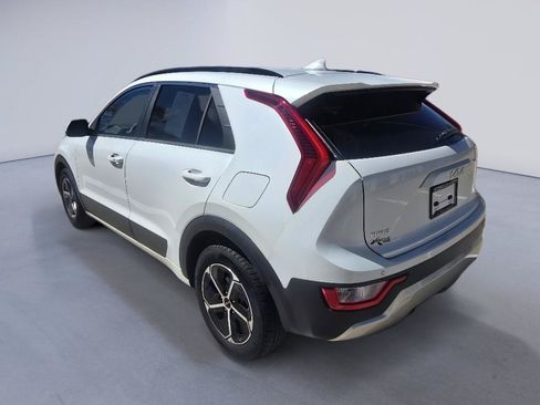 Used 2024 Kia Niro EX FWD image 3