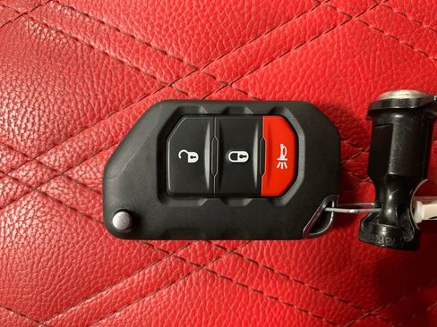 Used 2020 Jeep Wrangler Unlimited Sport S image 29