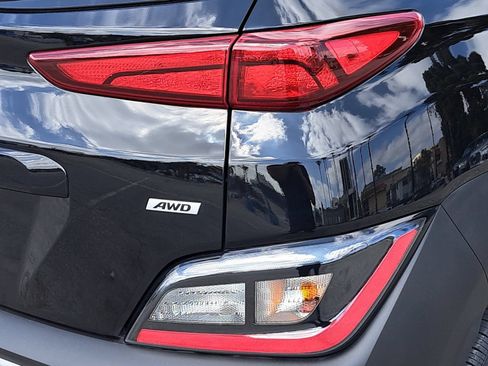 Used 2023 Hyundai Kona SE w/ Cargo Package AWD/4WD image 37