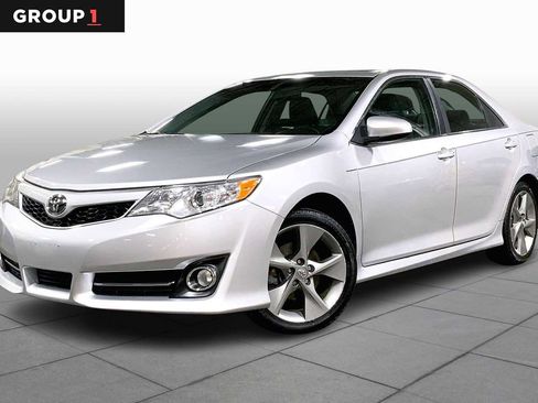 Used 2012 Toyota Camry SE image 1