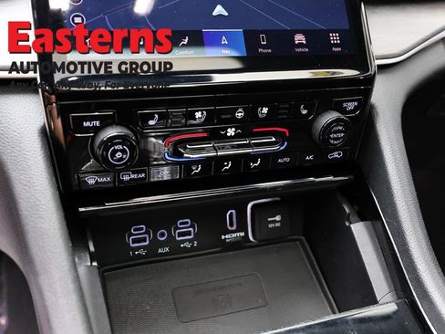 Used 2022 Jeep Grand Cherokee Limited 4xe w/ Luxury Tech Group II AWD/4WD image 21