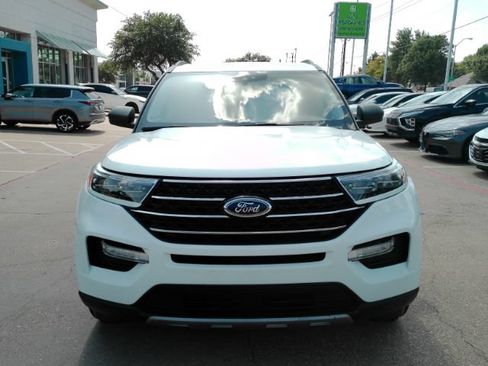 Used 2021 Ford Explorer XLT w/ Equipment Group 202A AWD/4WD image 3