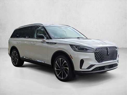 New 2026 Lincoln Aviator Reserve image 7