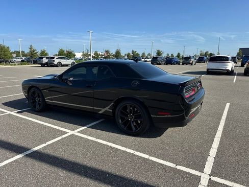 Used 2022 Dodge Challenger R/T w/ Performance Handling Group RWD image 10