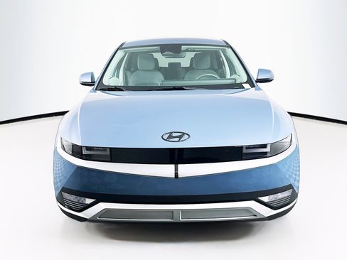 Used 2024 Hyundai Ioniq 5 SE image 2