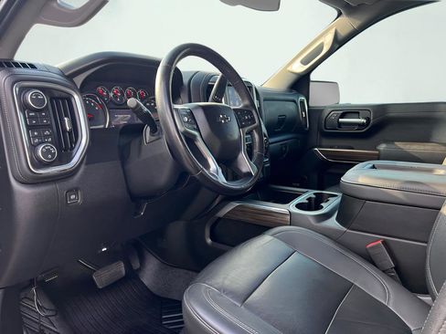 Used 2021 Chevrolet Silverado 1500 LT Trail Boss w/ Convenience Package II image 2