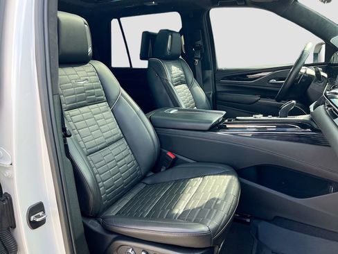 Used 2024 Cadillac Escalade V AWD/4WD image 36