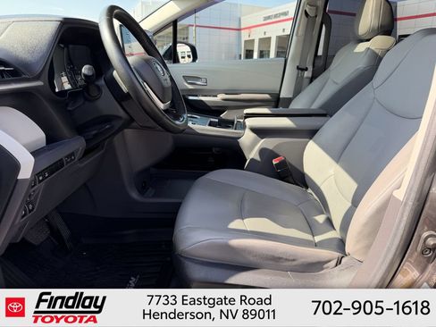 Used 2024 Toyota Sienna XLE FWD image 6