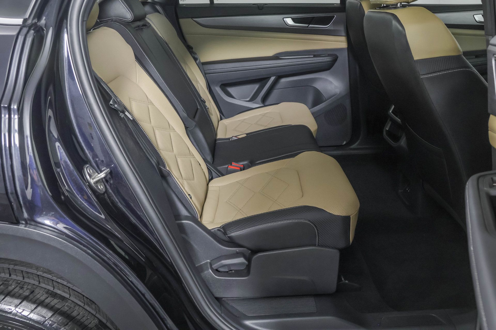 Used 2024 Volkswagen Atlas Cross Sport SE w/ Panoramic Sunroof Package AWD/4WD image 41