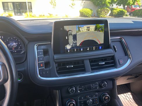 Used 2022 Chevrolet Tahoe Z71 w/ Luxury Package AWD/4WD image 24