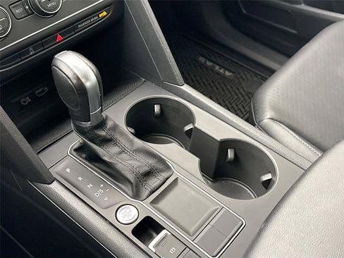 Used 2019 Volkswagen Atlas SE w/ Towing Package image 24