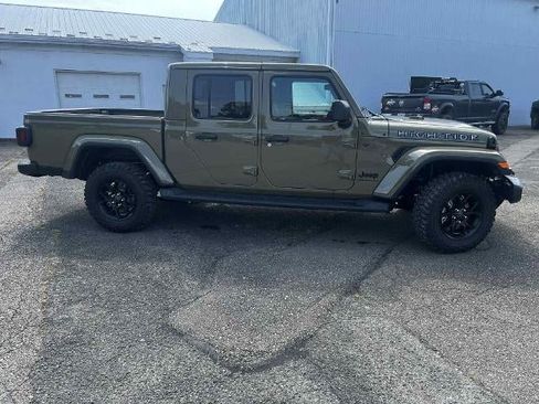 Used 2025 Jeep Gladiator Sport AWD/4WD image 3