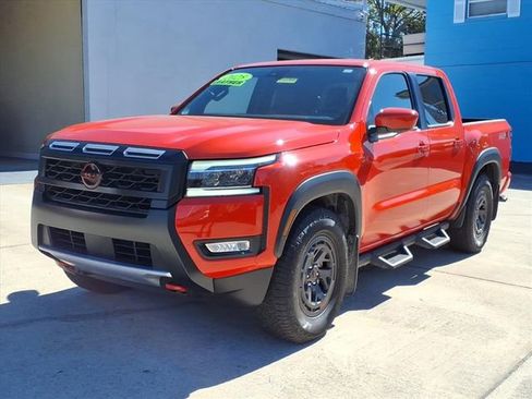 Used 2025 Nissan Frontier Pro-X image 3