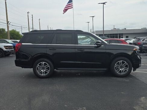 Certified 2025 Ford Expedition Active RWD image 2