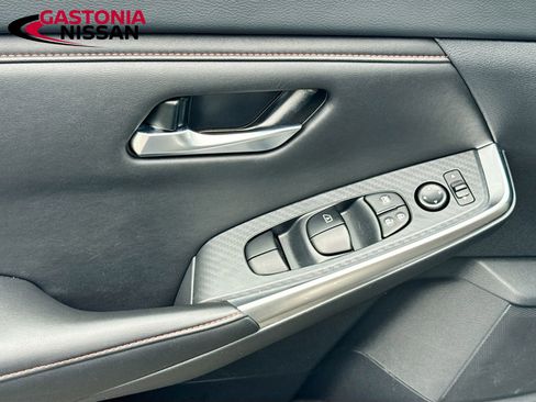 Used 2025 Nissan Sentra SR FWD image 22