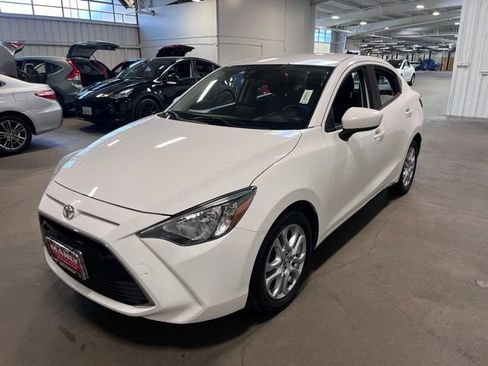 Used 2017 Toyota Yaris iA image 7