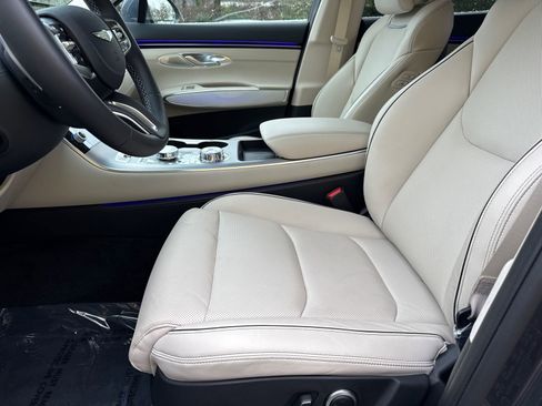 Used 2026 Genesis GV70 2.5T Advanced image 9