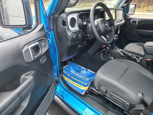 New 2026 Jeep Wrangler Unlimited Sport image 18