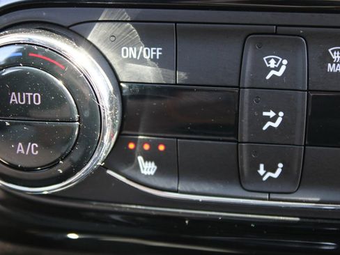 Used 2025 Chevrolet Trax LT w/ LT Convenience Package image 43