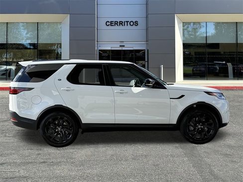 New 2025 Land Rover Discovery S image 4