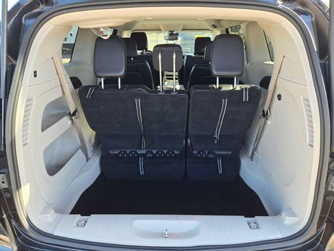 Used 2023 Chrysler Pacifica Touring-L FWD image 24