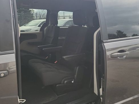 Used 2019 Dodge Grand Caravan SE FWD image 23
