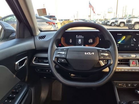 Used 2025 Kia K4 FWD image 19