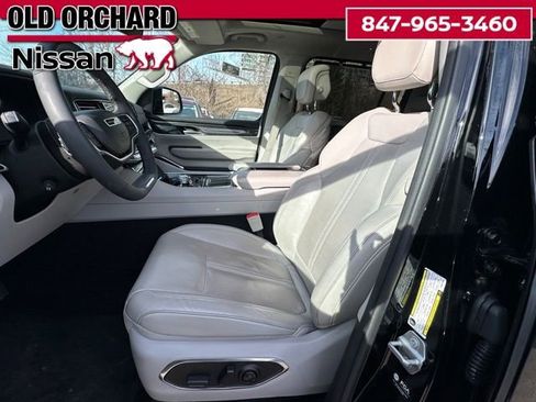 Used 2023 Jeep Wagoneer 4WD w/ Premium Group I image 10