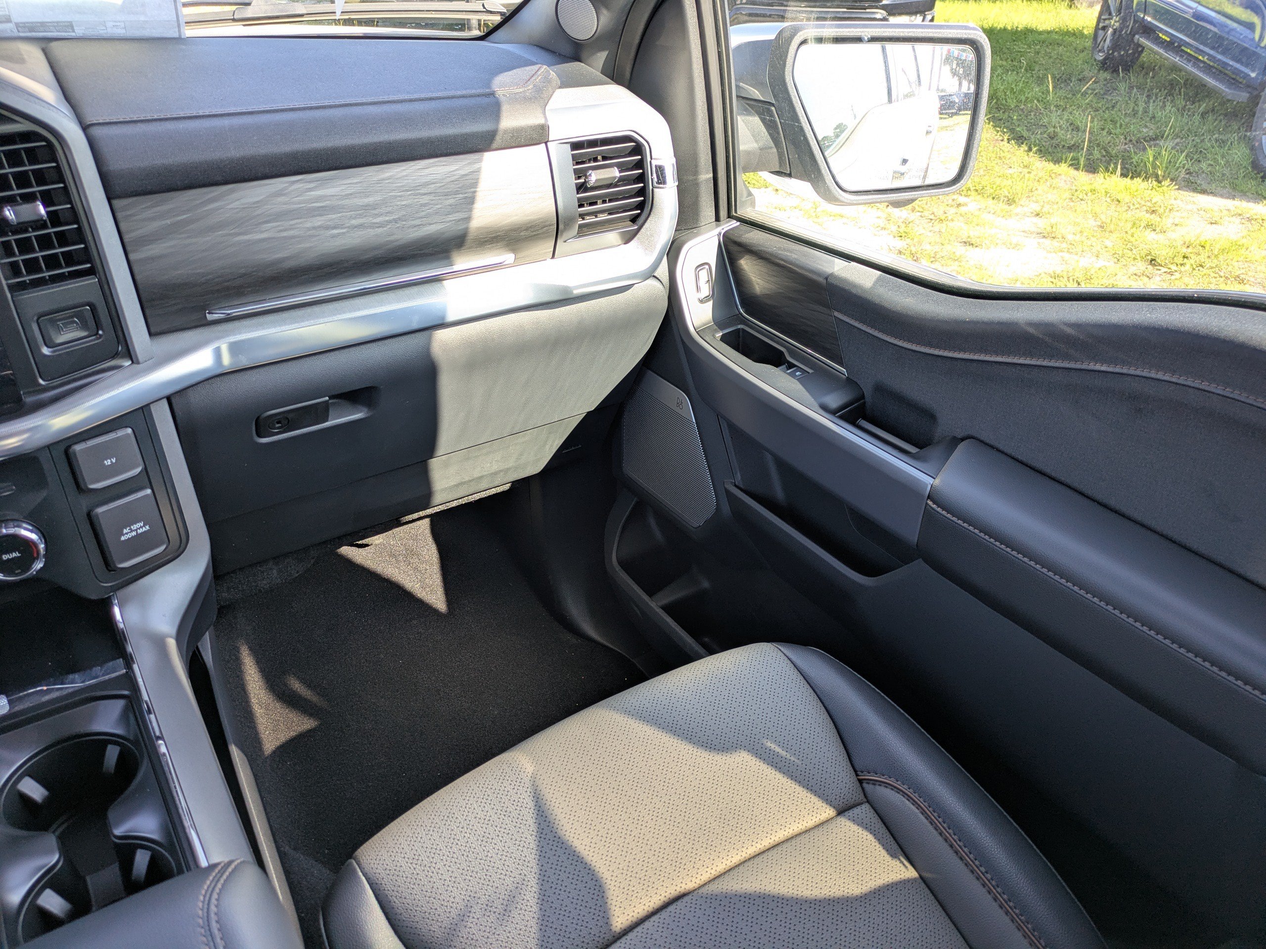 Used 2026 Ford F150 Lariat w/ Equipment Group 501A Mid AWD/4WD image 16
