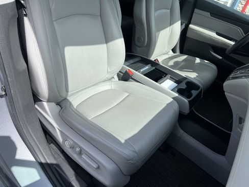 Used 2023 Honda Odyssey EX-L image 16