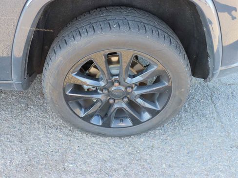 Used 2017 Jeep Grand Cherokee Altitude image 9