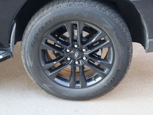 Used 2022 Ford Expedition XLT RWD image 28