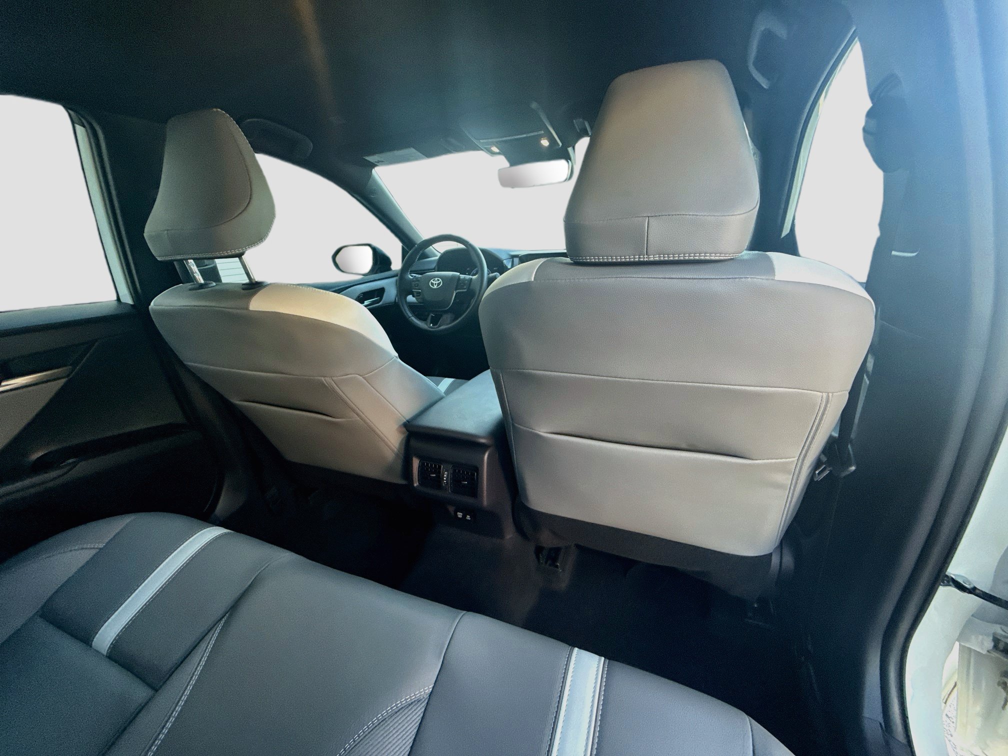 Used 2025 Toyota Camry SE w/ Convenience Package FWD image 29