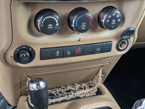 Used 2015 Jeep Wrangler Unlimited Rubicon w/ Max Tow Package image 14