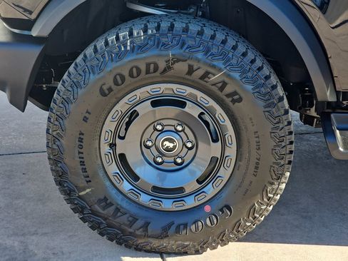 New 2025 Ford Bronco Outer Banks w/ Sasquatch Package image 35