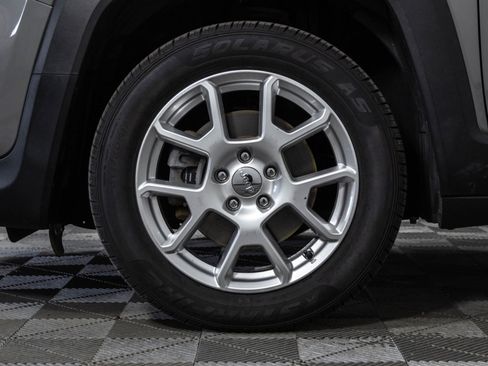 Used 2020 Jeep Renegade Latitude FWD image 43
