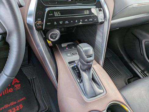 Certified 2024 Toyota Venza XLE AWD/4WD image 29